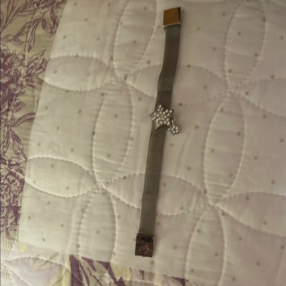 Elegant Silver Bracelet with Star Charm